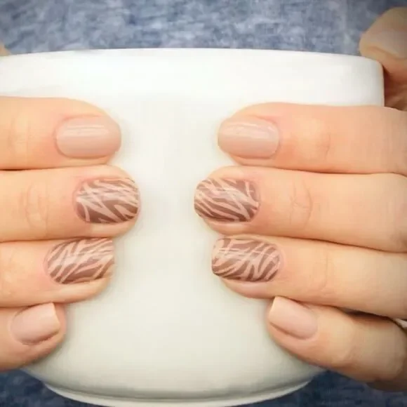 Color Street | All wild up, an animal neutral creme finish - Picture 4 of 8